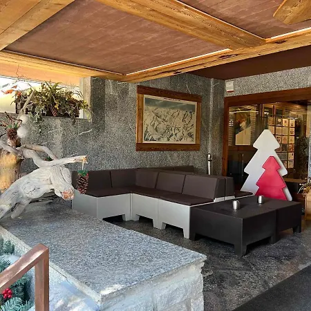 Palace 2 *